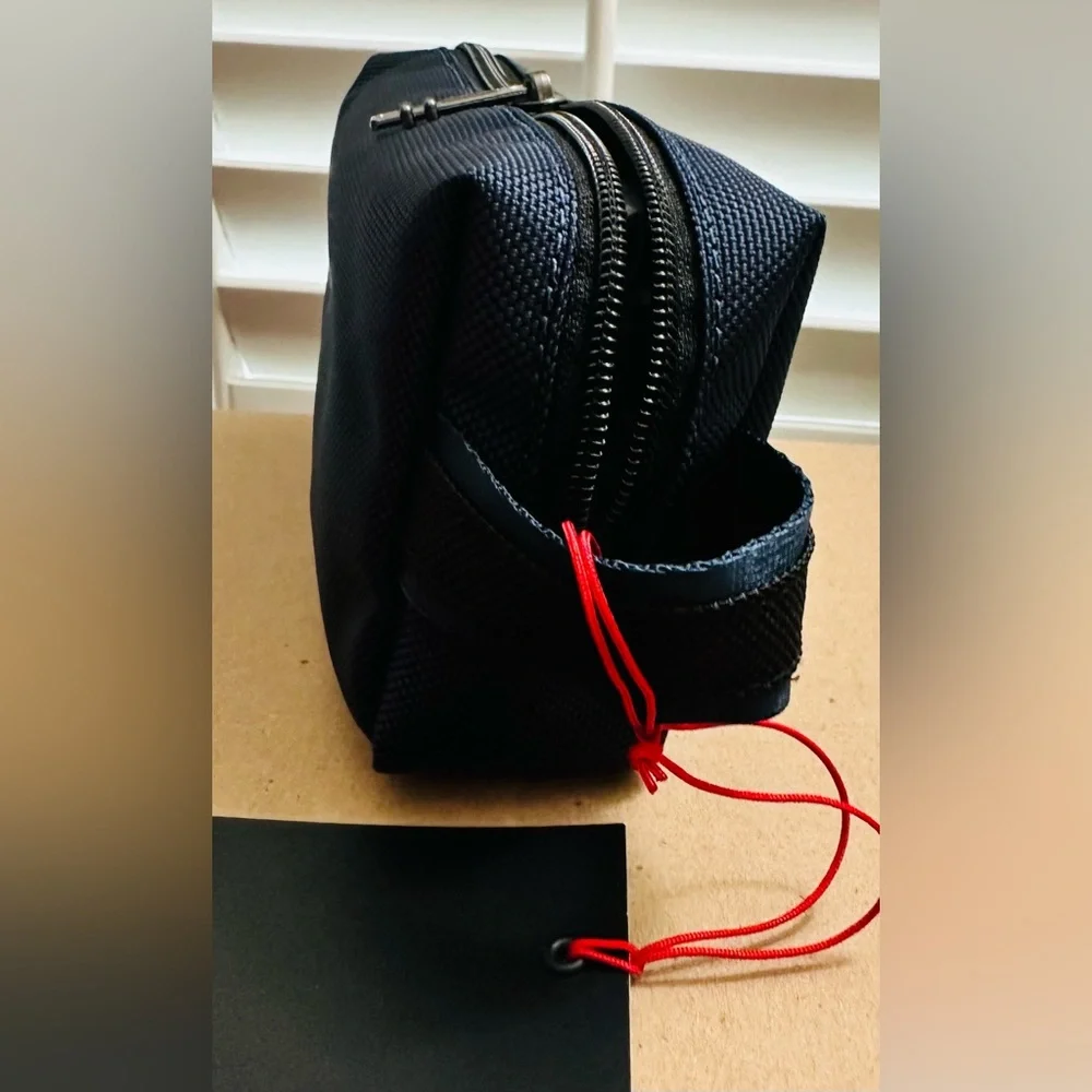 Brand New with Tag TUMI Small Kit Navy - Picture 3 of 7